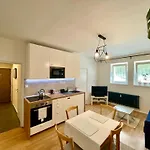 Cozy Self Check-In Apartment In Vibrant Ruzinov Area, Komarnicka 42, Bratislava