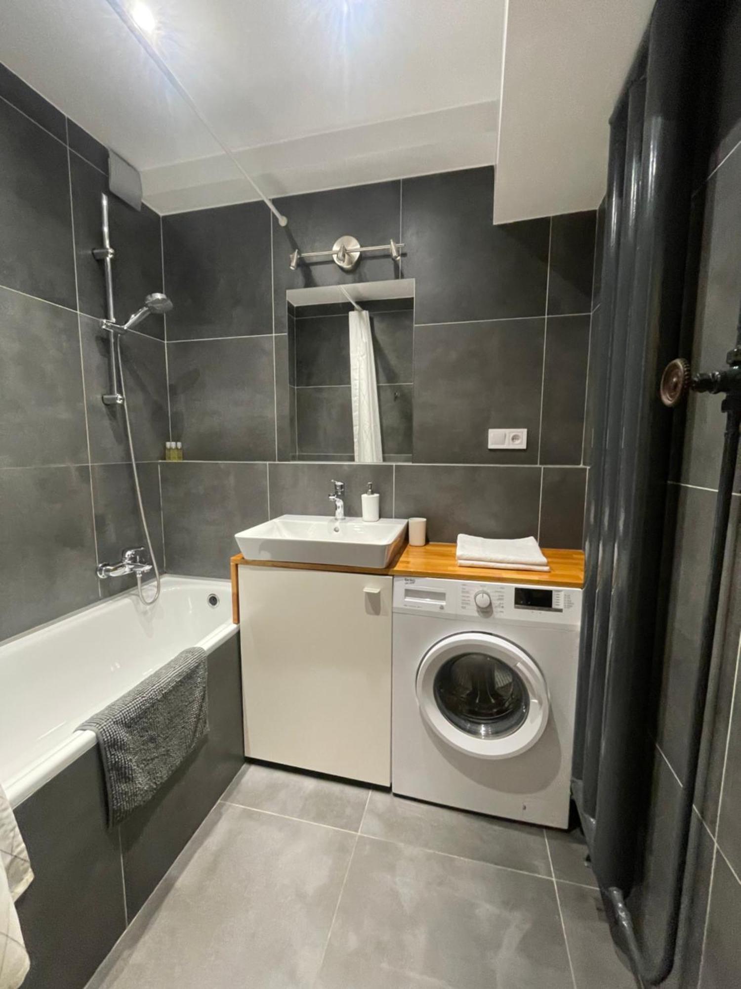 Cozy Self Check-in In Vibrant Ruzinov Area, Komarnicka 42, Apartmán
